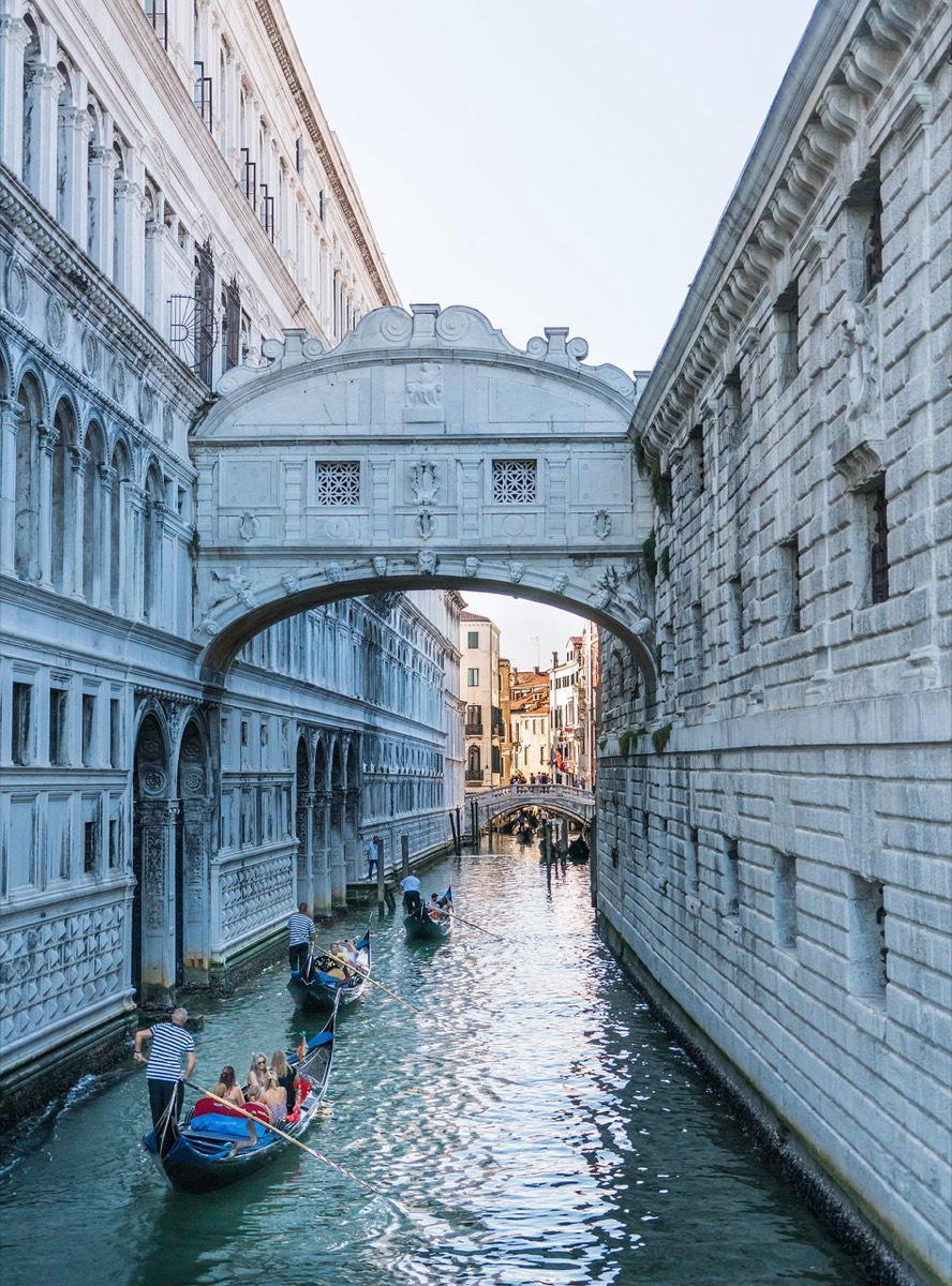 Gondolas passing under the Bridge of Sighs